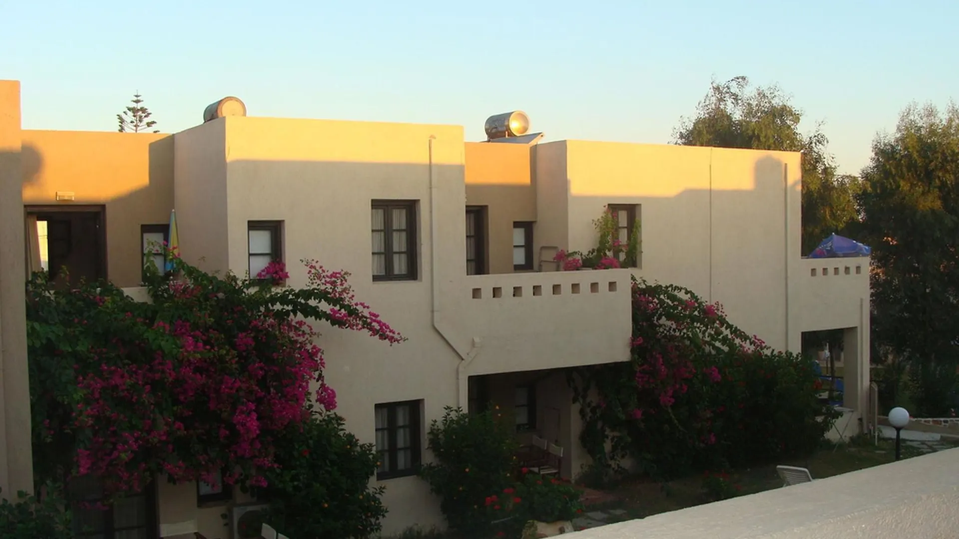 Creteco Hotel & Suites Goúrnes